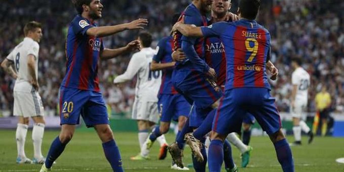 بيكيه يعرب عن سعادته بعد تحطيم برشلونة رقماً تاريخياً لريال مدريد على ملعبه