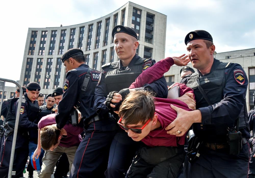 الروس يطالبون بـ«حرية الانترنت» والسلطات تعتقل أكثر من عشرين شخصا