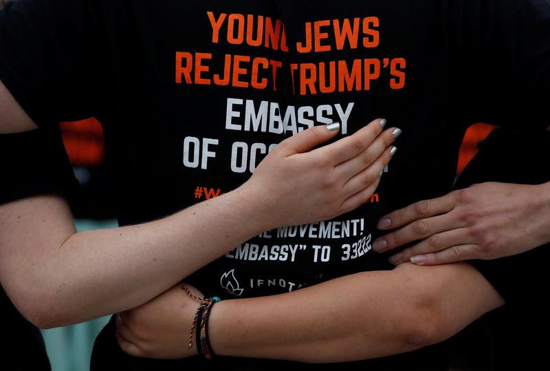محتجون يهود في واشنطن ينددون بنقل السفارة الأميركية إلى القدس