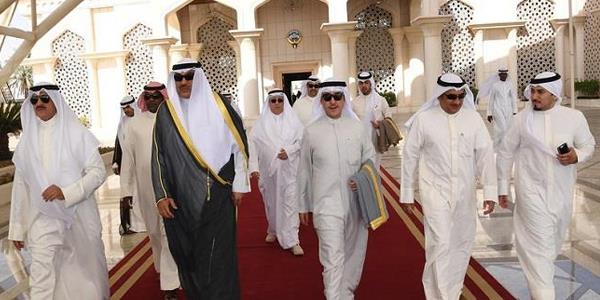 التحرك الكويتي الجديد لم ينضج التسوية... والتباين الخليجي مستمر بعد عام على الأزمة