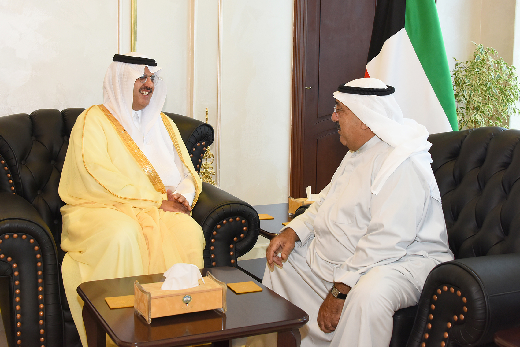 وزير الدفاع يلتقي السفير السعودي لدى البلاد