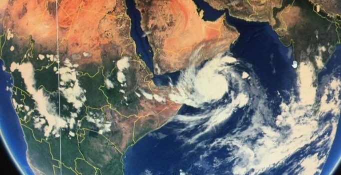 إعصار «مكونو» في سلطنة عمان.. يتحول إلى الدرجة الثانية