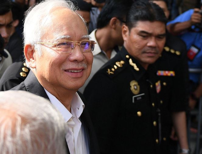ماليزيا تسترجع 30 مليون دولار في مداهمات لمنازل رئيس وزرائها السابق
