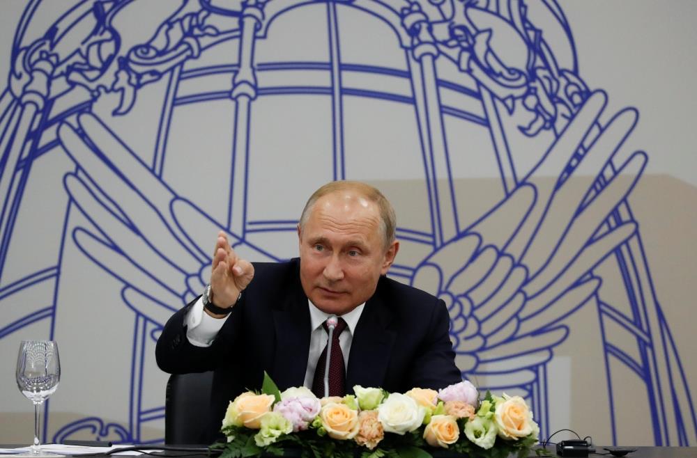 بوتين يلمح إلى احتمال بقائه في السلطة بعد انتهاء ولايته الرئاسية