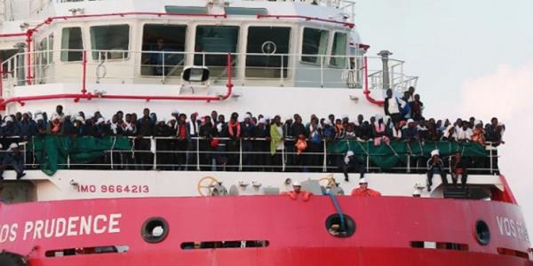 إيطاليا تغلق موانئها أمام سفينة مهاجرين وتطلب من مالطا استقبالها