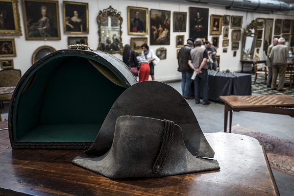 بيع قبّعة لنابليون في مزاد بقيمة 350 ألف يورو