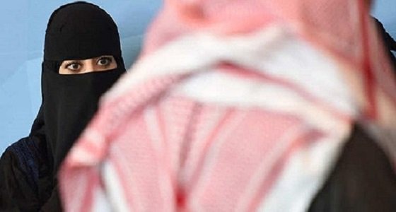 سعودية ُتفاجأ باسم زوجها في دفتر المأذون بعرس صديقتها