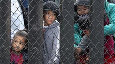 السلطات الأمريكية تعيد لم شمل 57 طفلا مهاجرا بأسرهم