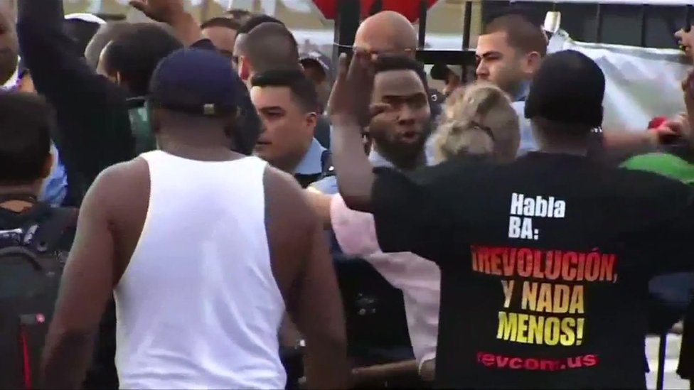 اشتباكات في ولاية شيكاغو الأمريكية بعد مقتل مواطن أسود برصاص الشرطة