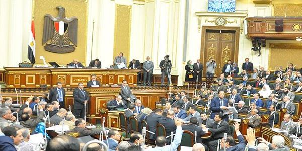 البرلمان المصري يقر قانونا يسمح بمراقبة مستخدمي شبكات التواصل الاجتماعي