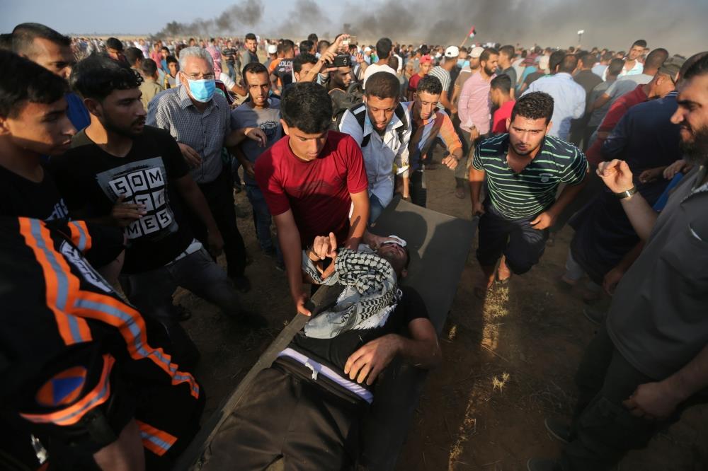 إصابة 120 فلسطينيا برصاص الاحتلال خلال مسيرة «جمعة الحرية» على حدود غزة