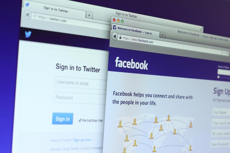 عقوبات أوروبية محتملة على فيسبوك وتويتر