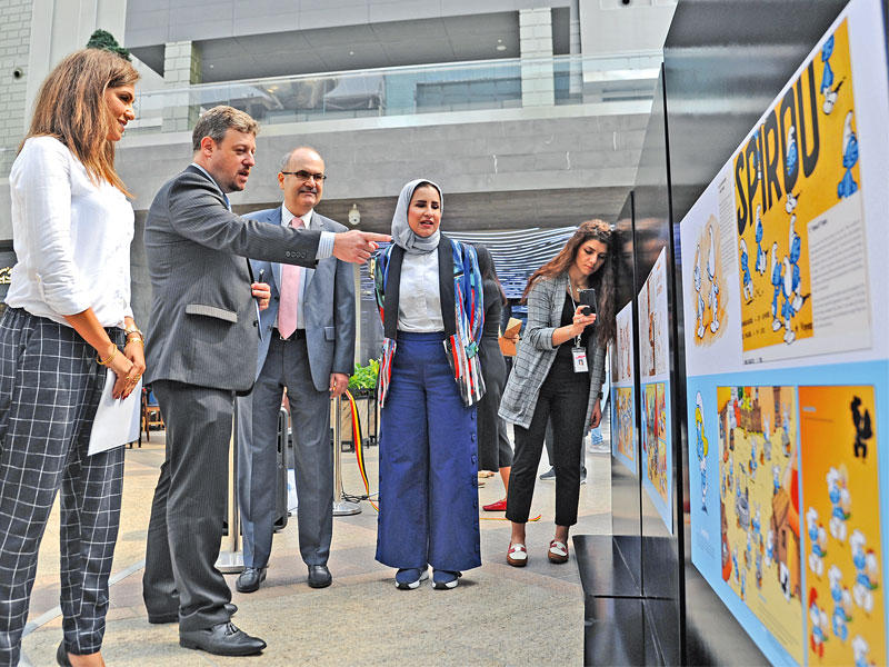السفير البلجيكي افتتح المعرض الفني للذكرى الستين للسنافر