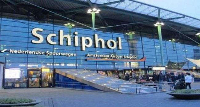 عاصفة في بحر الشمال توقف الحركة الجوية بمطار سخيبول في أمستردام
