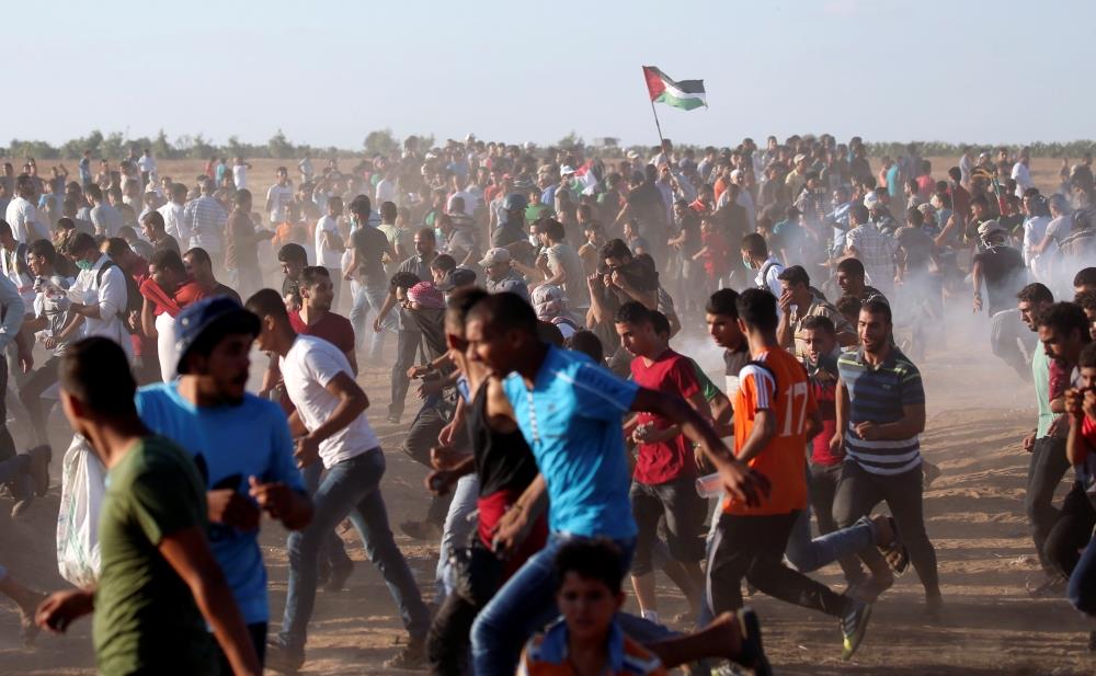استشهاد فلسطيني وإصابة المئات برصاص الاحتلال شرق غزة