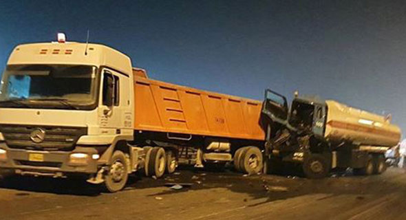 إصابات متفرغة في حادث بين قائد صهريج وشاحنة