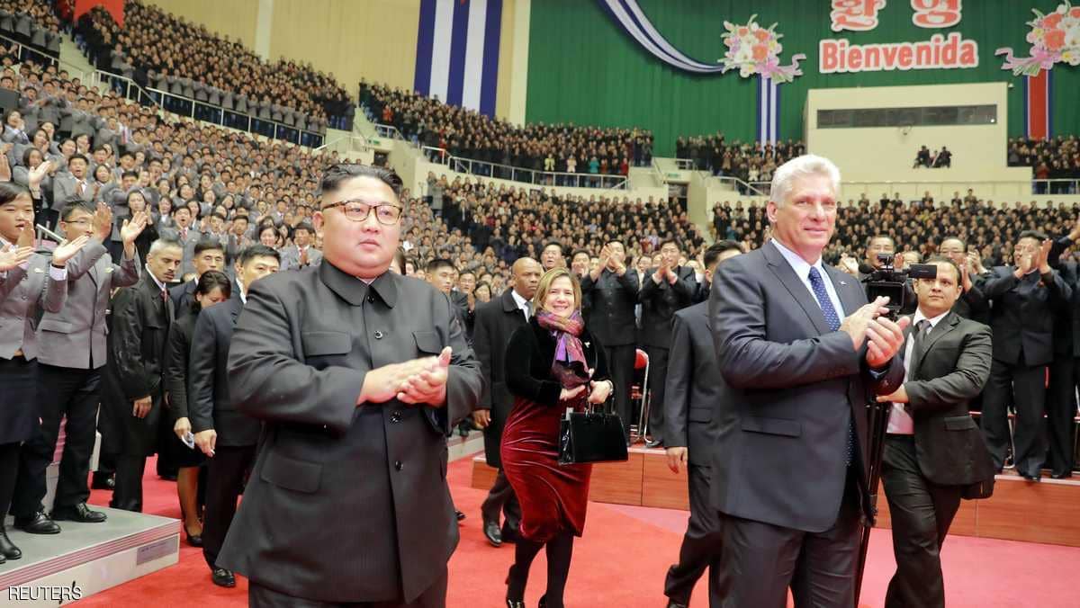 كوريا الشمالية تعرض "أول صورة رسمية" للزعيم