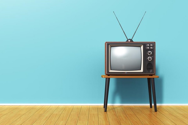 7000 أسرة في بريطانيا يشاهدون التلفزيون بـ«الأبيض والأسود»