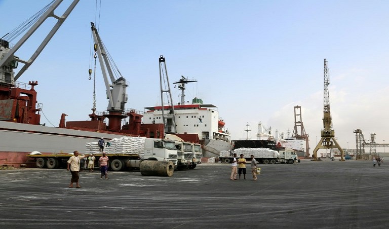 الحوثيون يزرعون ميناء الحديدة بالألغام
