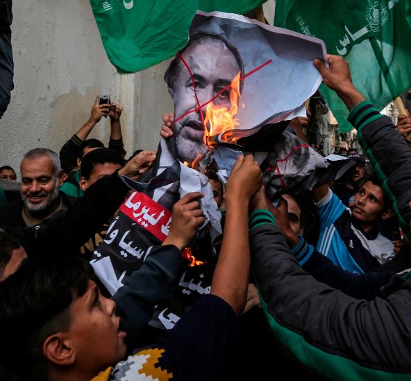 استقالة ليبرمان الرافض لوقف إطلاق النار مع غزة تثير بلبلة في حكومة نتانياهو