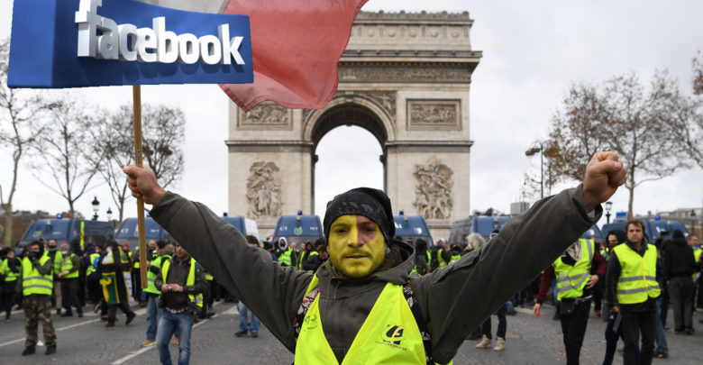 فيسبوك أرض خصبة لحركة «السترات الصفراء»