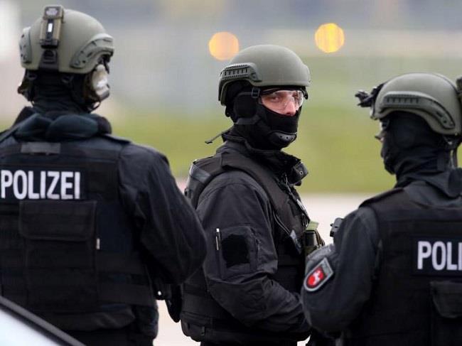 اعتقال مخترق حسابات السياسيين والمشاهير في ألمانيا