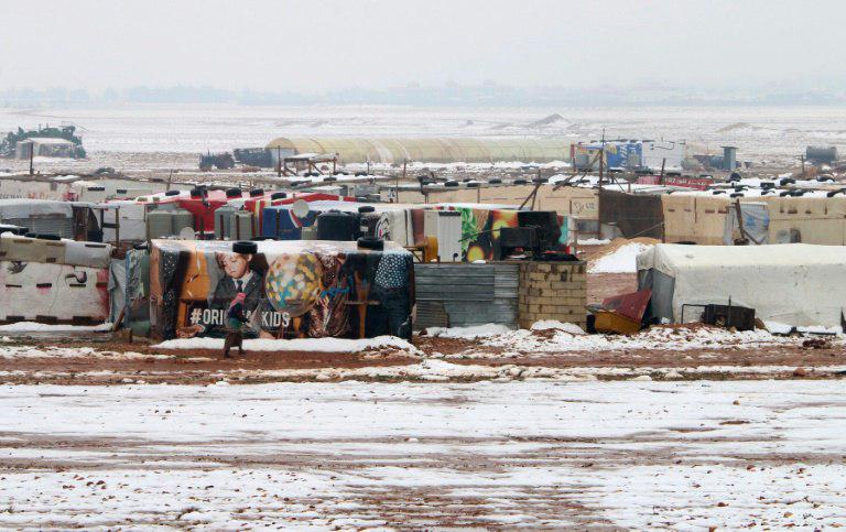 مخيمات اللاجئين السوريين في لبنان تغرق تحت الثلج والامطار