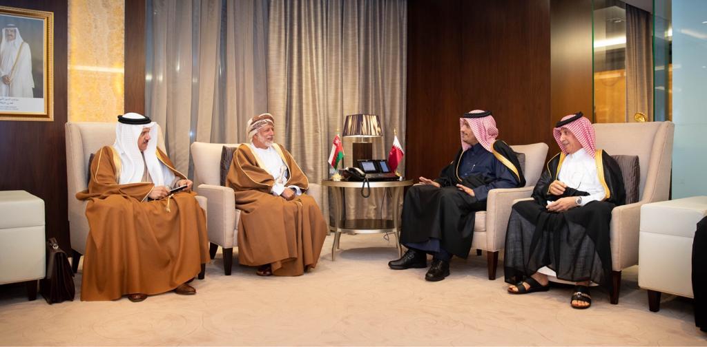 بن علوي والزياني يصلان الدوحة ويلتقيان وزير الخارجية