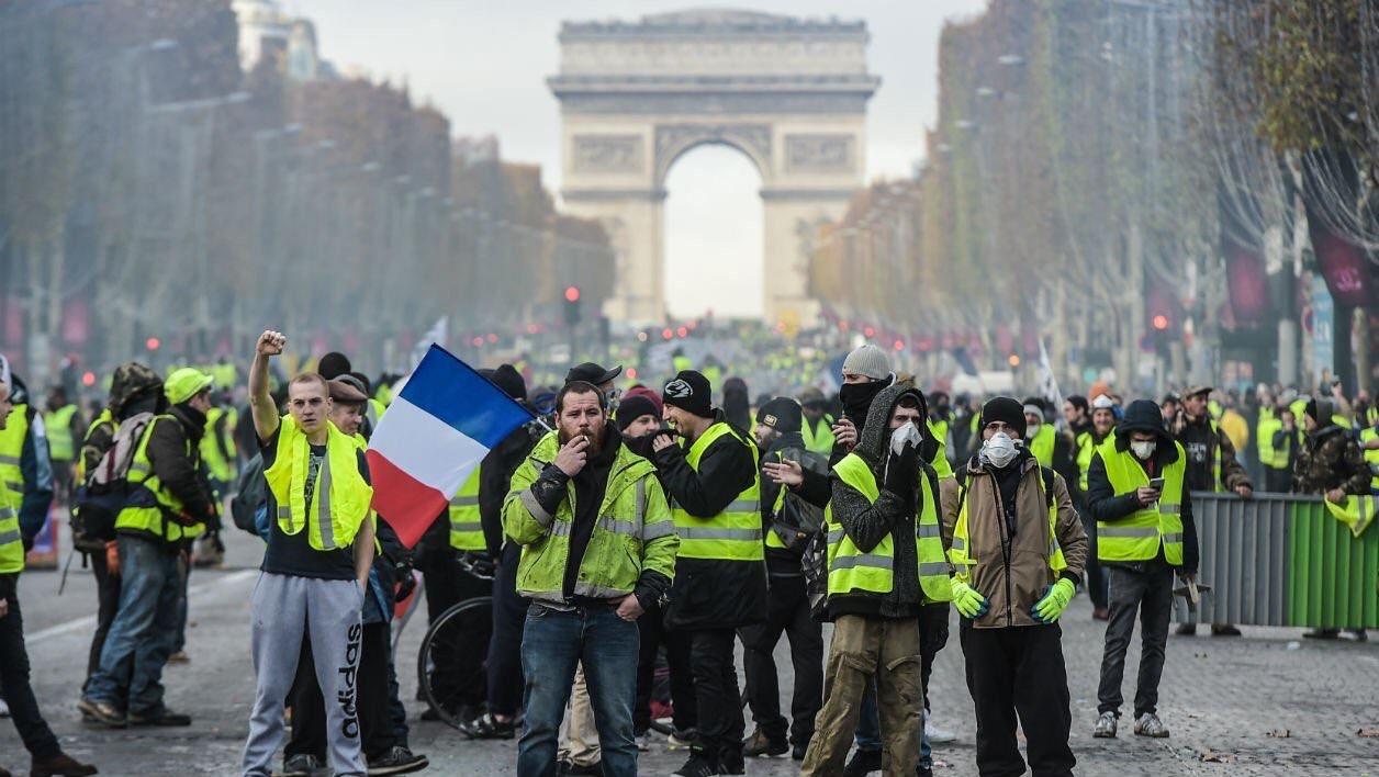 فرنسا: 84 ألفا من «السترات الصفر» تظاهروا اليوم