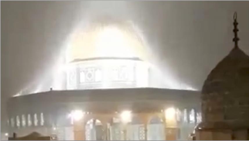المسجد “الأقصى” وقبة الصخرة تُغسل بالماء والثلج والبرد
