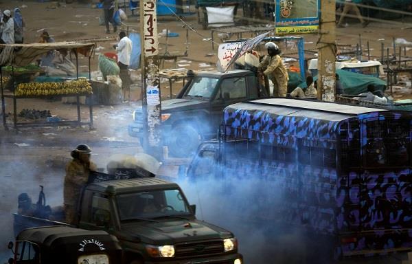قوات الأمن السودانية تنتشر في الخرطوم قبل تظاهرة مقررة في اتجاه القصر الرئاسي