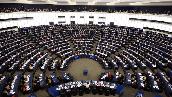 البرلمان الأوروبي إلى إنهاء العنف بحق المتظاهرين