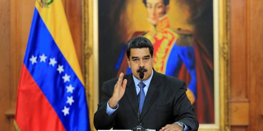 واشنطن تحث جيش فنزويلا على الانشقاق عن مادورو 