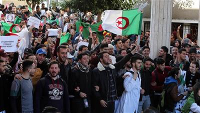 السفارة الأمريكية بالجزائر تحذر رعاياها من مظاهرات الجمعة