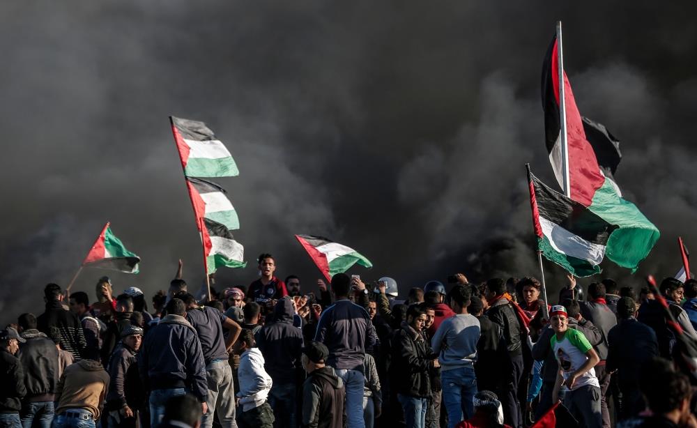 استشهاد فلسطيني وإصابة 42 آخرين برصاص الاحتلال في مواجهات قرب حدود غزة