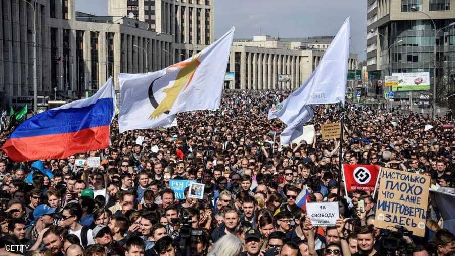 الآلاف يتظاهرون في روسيا رفضًا للقيود على الإنترنت 