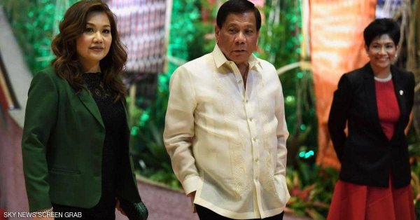 رئيس الفلبين يثير الجدل مجدداً بعد وصفه نساء بلاده بالـ”عاهرات”