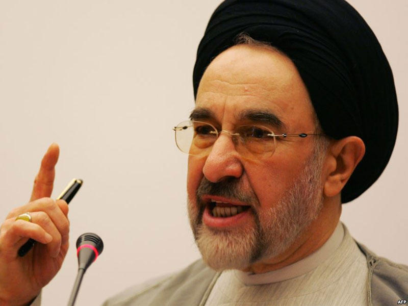 خاتمي ينصح روحاني بالاستقالة