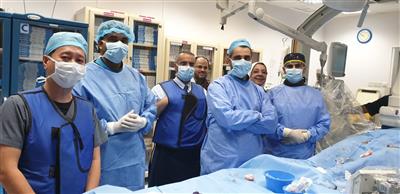 فريق طبي كويتي يجري عملية تركيب صمام جراحي للمرة الأولى في الشرق الأوسط