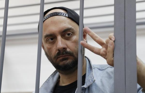 القضاء الروسي يرفع الإقامة الجبرية عن المخرج سيريبرينيكوف