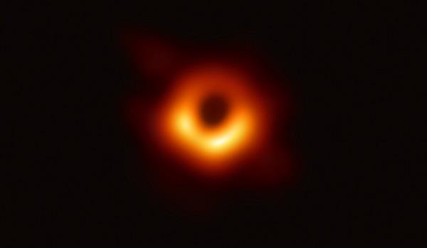 العالم يرى «الثقب الأسود» للمرة الأولى في التاريخ