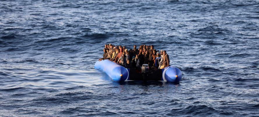 فرنسا.. اعتراض سفينة تقل 120 مهاجرا من سريلانكا