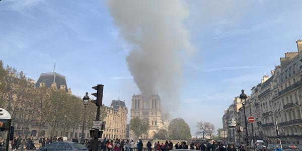 حريق في كاتدرائية نوتردام بباريس