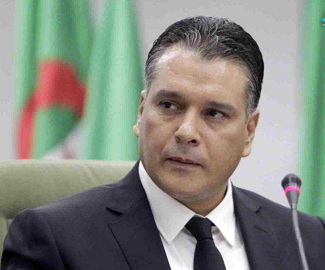 الجزائر: نواب يقتحمون مكتب رئيس البرلمان ويطالبونه بالإستقالة