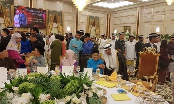 سفارة الكويت في ماليزيا تشارك في حفل عيد الفطر بالقصر الملكي