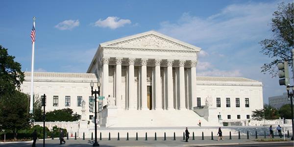 المحكمة الأميركية العليا توافق على النظر في قضية «الحالمين»