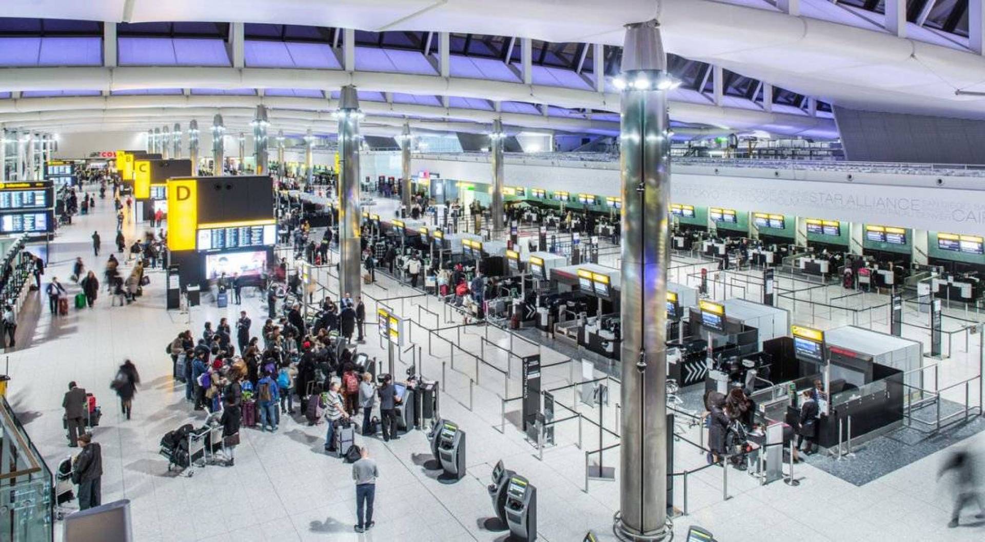 إضراب موظفي مطار هيثرو لندن.. يهدد رحلات السفر للعطلات الصيفية