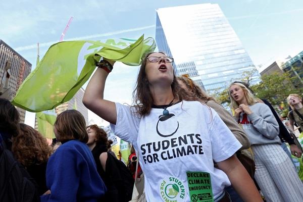 إضراب طلابي في عدة دول لمطالبة زعماء العالم بالتحرك إزاء تغير المناخ