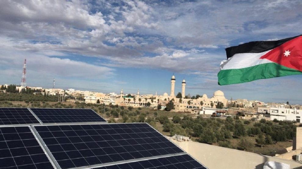 الأردن يتحدى ارتفاع تكاليف الطاقة باستغلال الشمس والرياح وترشيد الاستهلاك