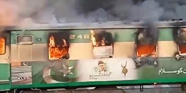 مقتل العشرات في حريق قطار بباكستان جراء انفجار موقد طهي